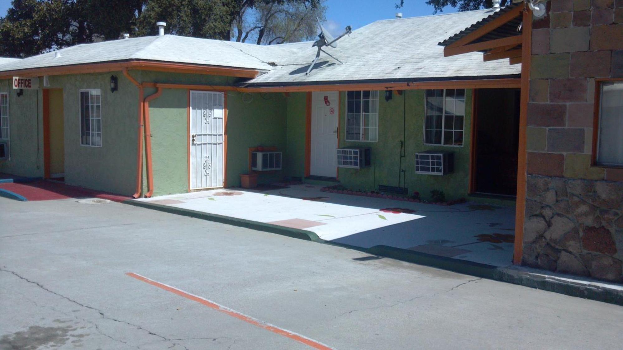 'לונג ביץ Travel Eagle Inn Motel מראה חיצוני תמונה