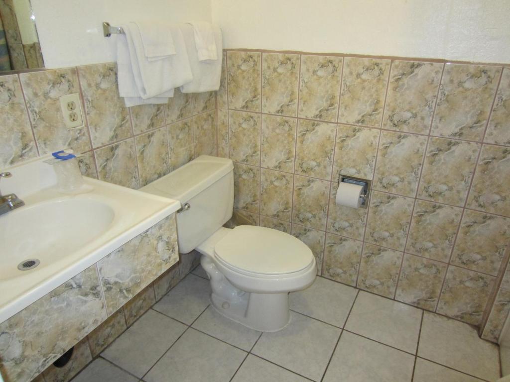 'לונג ביץ Travel Eagle Inn Motel מראה חיצוני תמונה