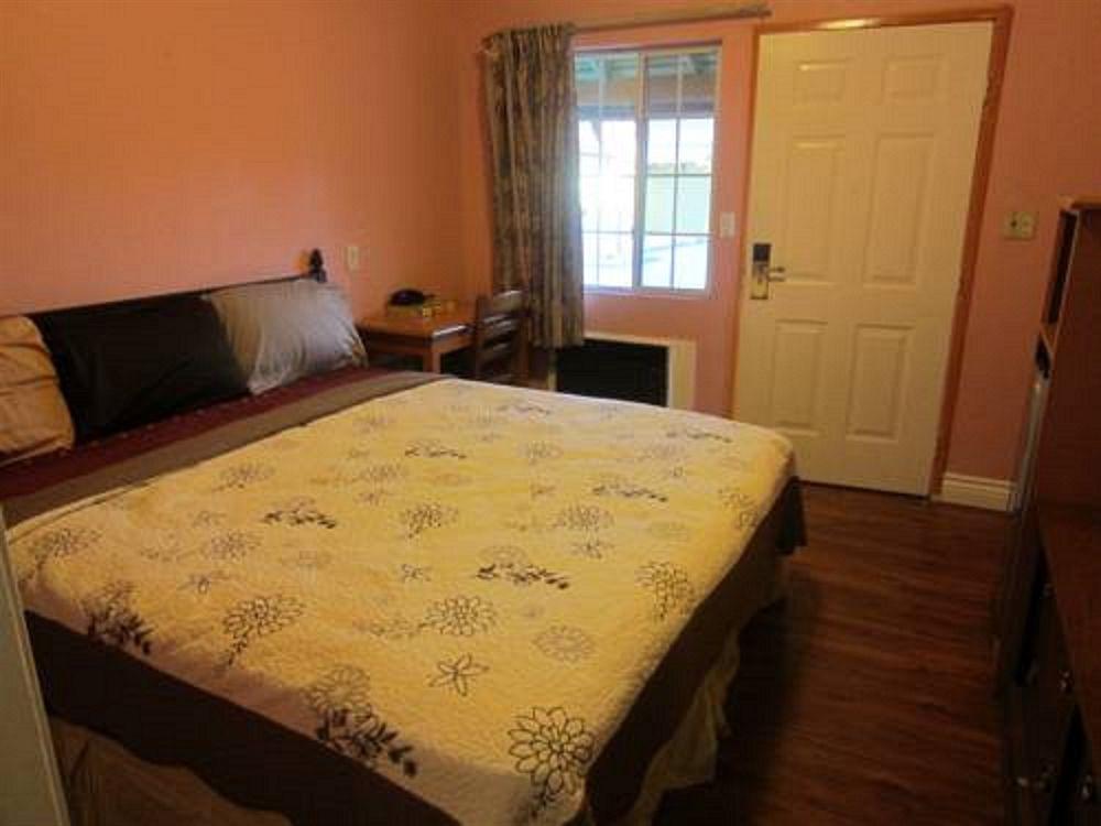'לונג ביץ Travel Eagle Inn Motel מראה חיצוני תמונה