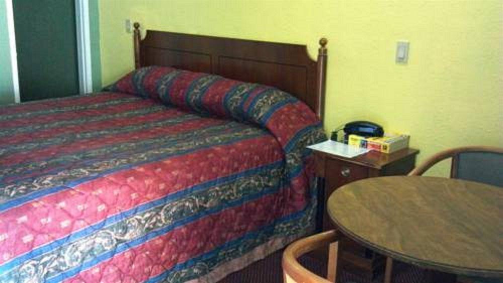'לונג ביץ Travel Eagle Inn Motel מראה חיצוני תמונה