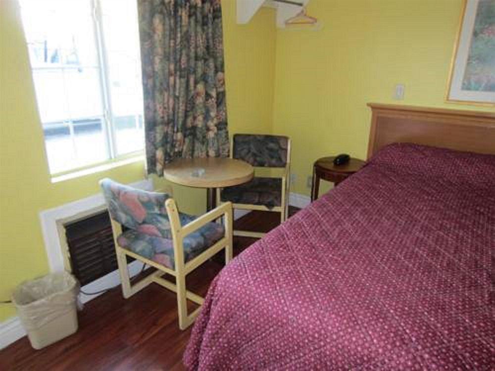 'לונג ביץ Travel Eagle Inn Motel מראה חיצוני תמונה
