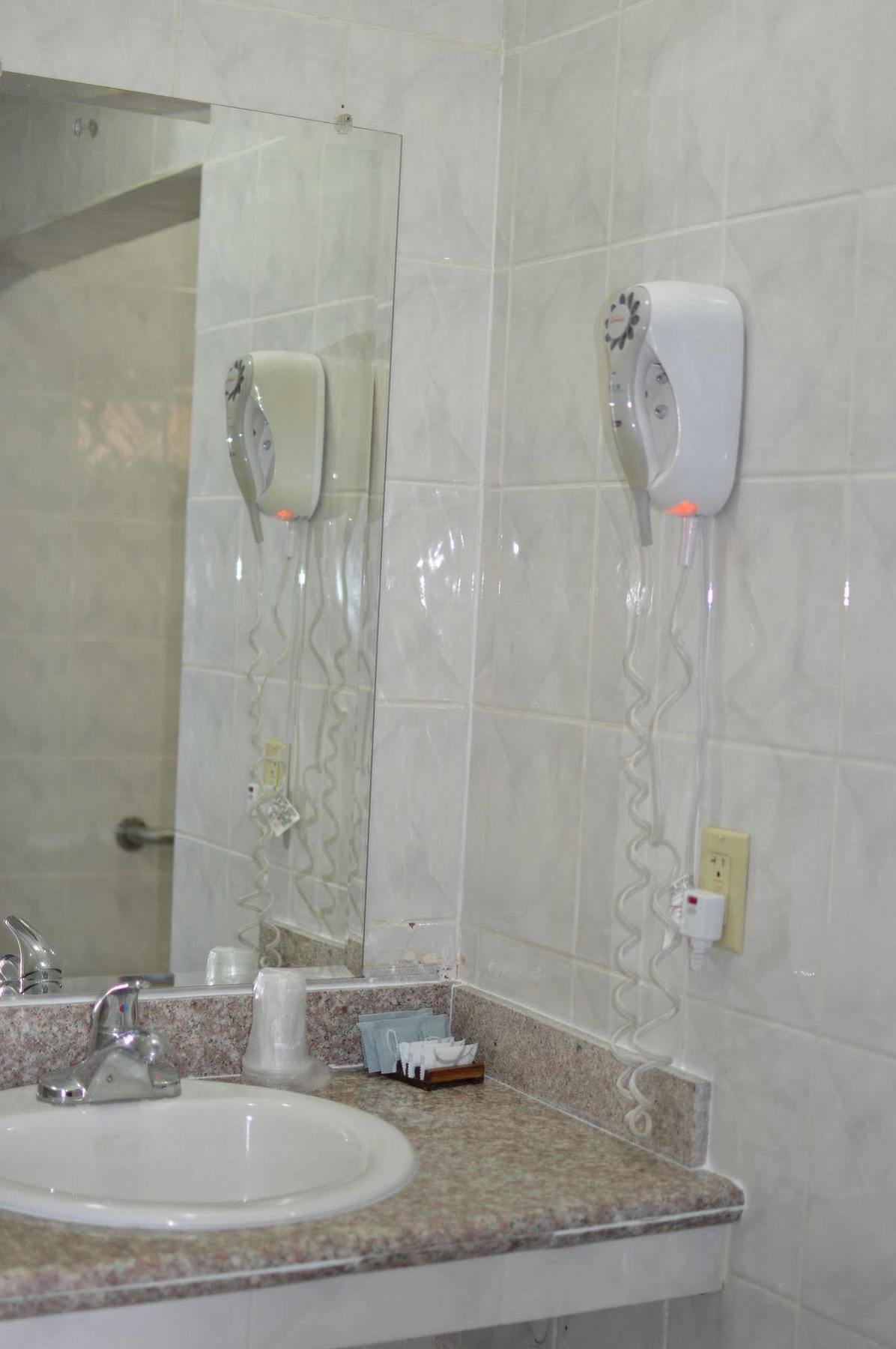 'לונג ביץ Travel Eagle Inn Motel מראה חיצוני תמונה